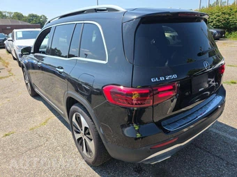 2025 Mercedes-Benz GLB 250 4MATIC – miniatura 2