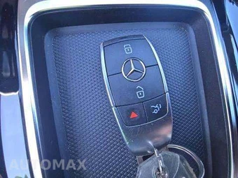 2025 Mercedes-Benz GLB 250 4MATIC – miniatura 9