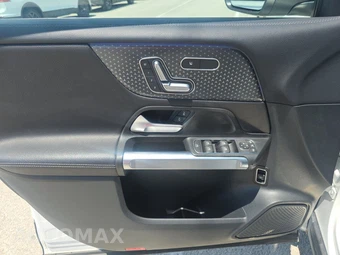 2025 Mercedes-Benz GLB 250 – miniatura 15