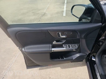 2025 Mercedes-Benz GLB 250 – miniatura 9