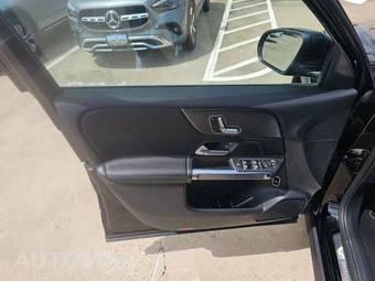 2025 Mercedes-Benz GLB 250 - miniatura 9