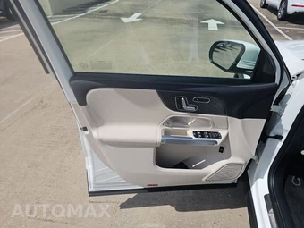 2025 Mercedes-Benz GLB 250 – miniatura 9