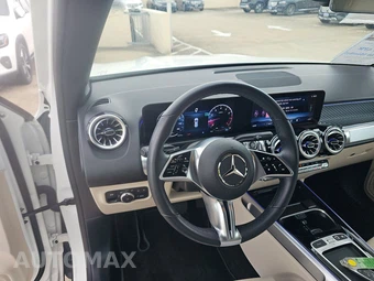 2025 Mercedes-Benz GLB 250 – miniatura 10