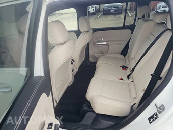 2025 Mercedes-Benz GLB 250 – miniatura 13