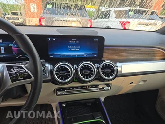 2025 Mercedes-Benz GLB 250 - miniatura 11