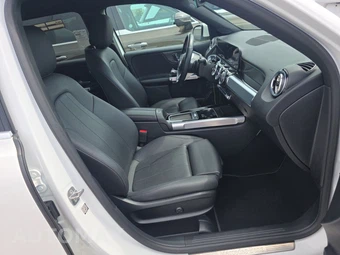 2025 Mercedes-Benz GLB 250 - miniatura 14