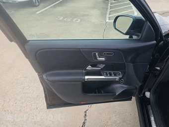 2025 Mercedes-Benz GLB 250 – miniatura 9