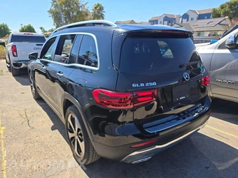 2025 Mercedes-Benz GLB 250 – miniatura 2