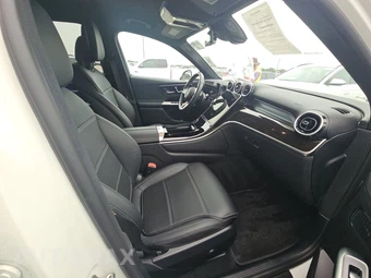 2025 Mercedes-Benz GLC 300 – miniatura 8
