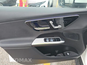 2025 Mercedes-Benz GLC 300 – miniatura 9
