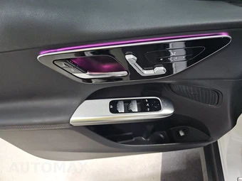 2025 Mercedes-Benz GLC 300 - miniatura 9