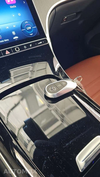 2025 Mercedes-Benz GLC 300 – miniatura 25