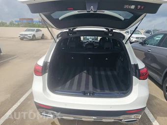 2025 Mercedes-Benz GLC 300 – miniatura 16