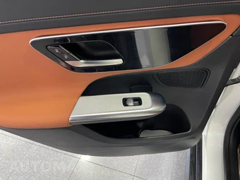 2025 Mercedes-Benz GLC 350e - miniatura 32