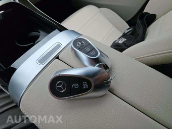 2025 Mercedes-Benz GLC 350e - miniatura 5