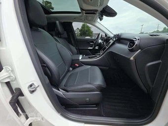 2025 Mercedes-Benz GLC 350e - miniatura 15