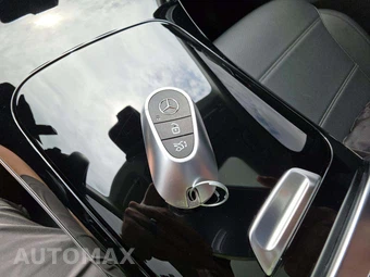 2025 Mercedes-Benz GLC 350e - miniatura 5