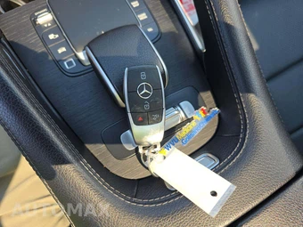 2025 Mercedes-Benz GLS 450 4MATIC - miniatura 8