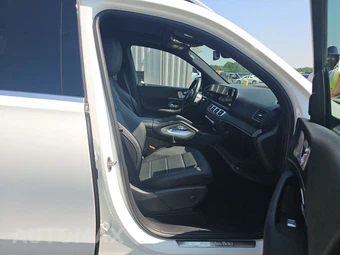 2025 Mercedes-Benz GLS 450 4MATIC - miniatura 8