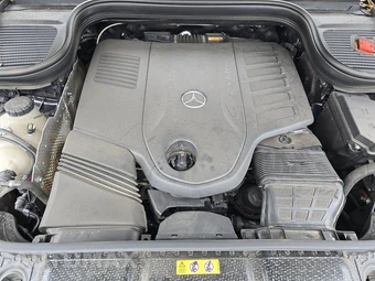 2025 Mercedes-Benz GLS 450 4MATIC - miniatura 17