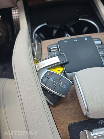 2025 Mercedes-Benz GLS 450 4MATIC - miniatura 8
