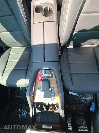 2025 Mercedes-Benz GLS 450 4MATIC - miniatura 8