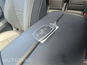2025 Mercedes-Benz GLS 450 4MATIC - miniatura 8