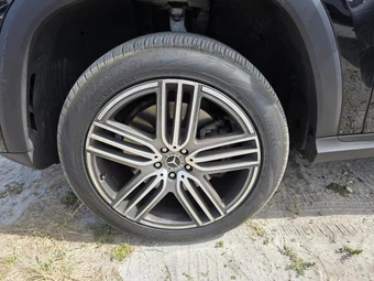 2025 Mercedes-Benz GLS 450 4MATIC - miniatura 3