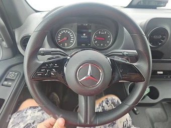 2025 Mercedes-Benz Sprinter 2500 Cargo Van High Roof 170.0" WB - miniatura 10