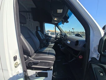 2025 Mercedes-Benz Sprinter 2500 Cargo Van Standard Roof 144.0" WB – miniatura 8