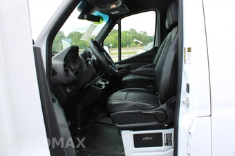 2025 Mercedes-Benz Sprinter 2500 Cargo Van Standard Roof 144.0" WB - miniatura 28