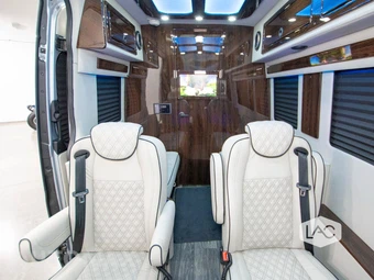 2025 Mercedes-Benz Sprinter 2500 Cargo Van Standard Roof 144.0" WB - miniatura 9