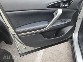 2025 Mitsubishi Eclipse Cross SE – miniatura 9