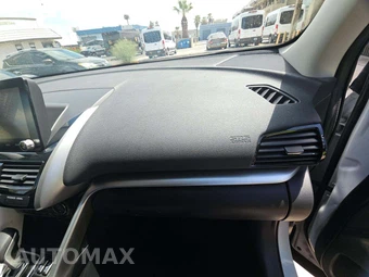 2025 Mitsubishi Eclipse Cross SE – miniatura 16