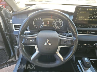 2025 Mitsubishi Outlander ES - miniatura 4
