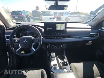 2025 Mitsubishi Outlander ES - miniatura 11