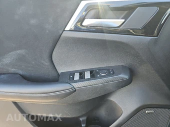 2025 Mitsubishi Outlander ES - miniatura 3