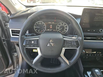 2025 Mitsubishi Outlander ES - miniatura 4