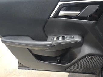 2025 Mitsubishi Outlander ES - miniatura 9
