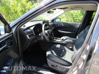 2025 Mitsubishi Outlander - miniatura 3