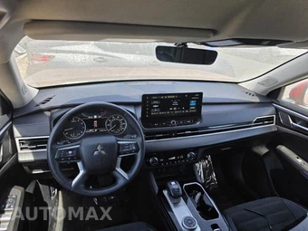 2025 Mitsubishi Outlander - miniatura 15