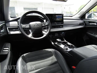2025 Mitsubishi Outlander - miniatura 15