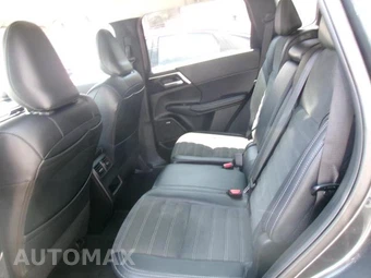 2025 Mitsubishi Outlander - miniatura 11