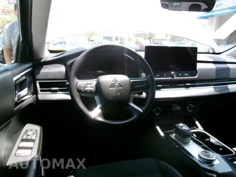 2025 Mitsubishi Outlander - miniatura 12