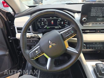 2025 Mitsubishi Outlander PHEV SEL - miniatura 10
