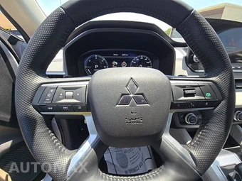 2025 Mitsubishi Outlander PHEV SEL - miniatura 16