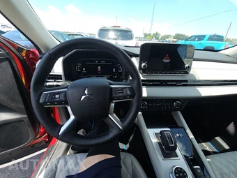 2025 Mitsubishi Outlander PHEV SEL - miniatura 11