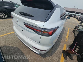 2025 Mitsubishi Outlander SE - miniatura 4