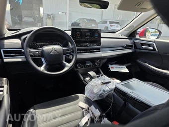 2025 Mitsubishi Outlander SE - miniatura 21
