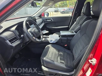 2025 Mitsubishi Outlander SE - miniatura 3